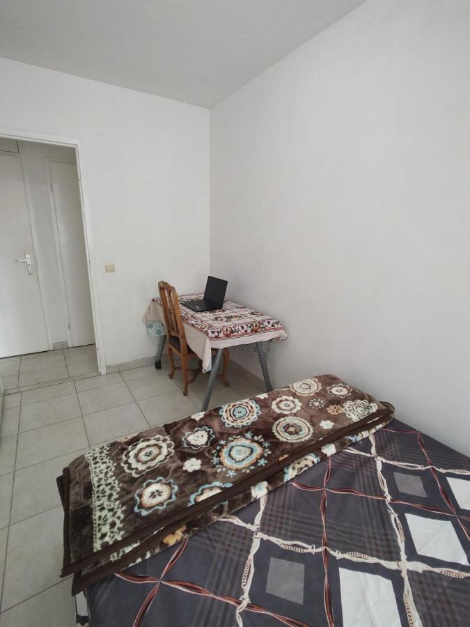 Private Room In An Appartment -Near To Brussel Central With Lift - Not A Hotel المظهر الخارجي الصورة